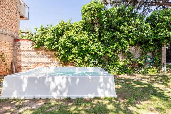 Large 4BR House w/ Private Garden in Mendoza