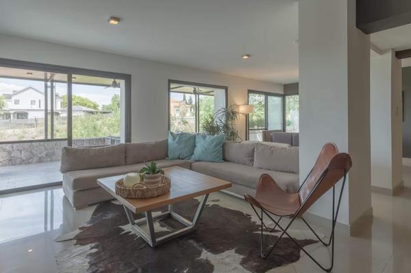 Modern 3BR House w/ Private Pool in Mendoza