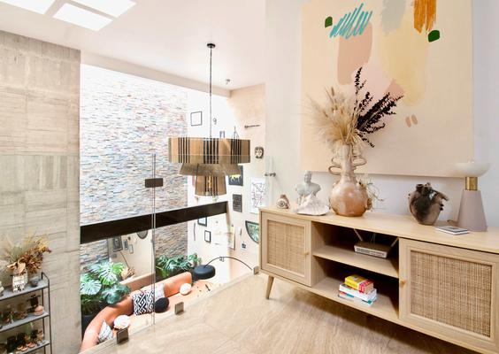 Sunny 7BR House with Amazing Terrace