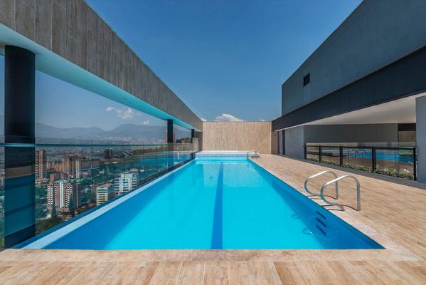 Modern 1BR Stay w/Pool in Energy Building