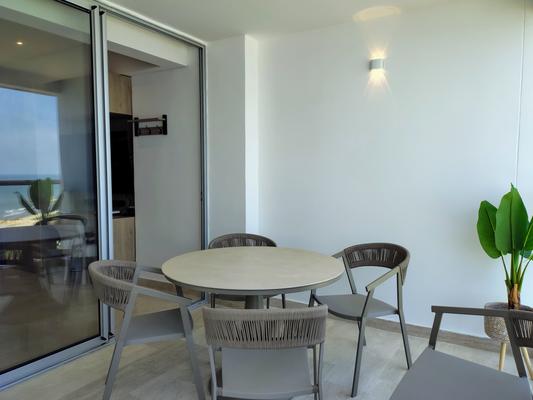 Luxurious Loft w/Balcony in Crespo