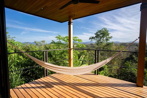 Stylish 1BR Stunning Balcony Views