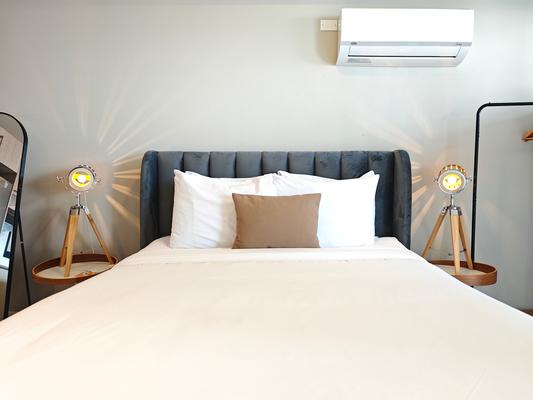 Bright & Modern Loft w/ AC in Santa Ana