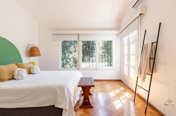 Large 4BR House w/ Private Garden in Mendoza