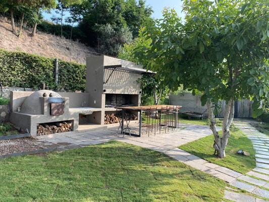 Unique 2BR House w/ AC & Vineyard Views