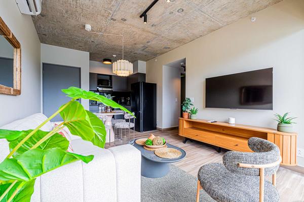 Modern 2BR w/ Great Deco in Centriqo