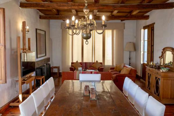 Spacious Home 3BR w/ Garden & Pool in Mendoza