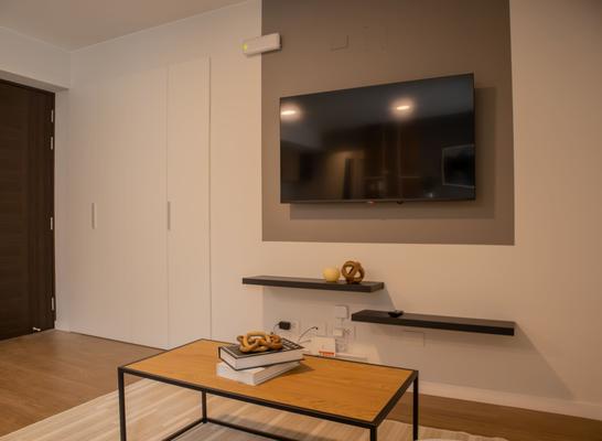 Inviting 2BR w/ Balcony Near the Malecón in Miraflores