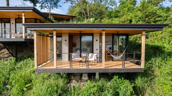 Stylish 1BR Stunning Balcony Views