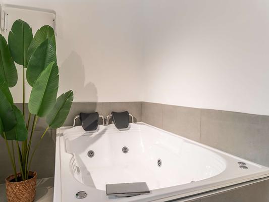 Modern Loft with Jacuzzi in El Poblado