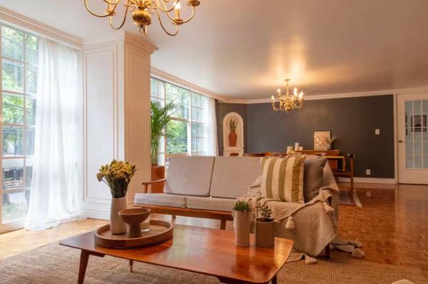 Vibrant 5BR Apartment with Cozy Balcony