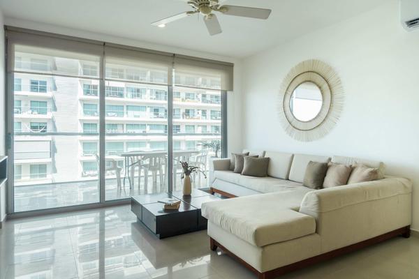 Luxury 2BR w/ Balcony in Sunset Beach