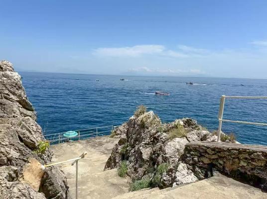 Modern 1BR Suite in Amalfi