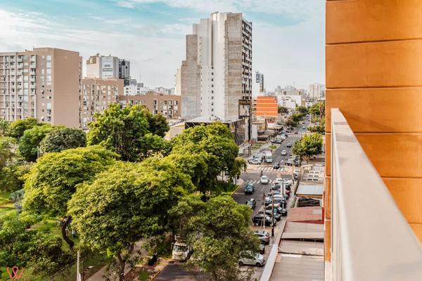 Bright 1BR Balcony & View