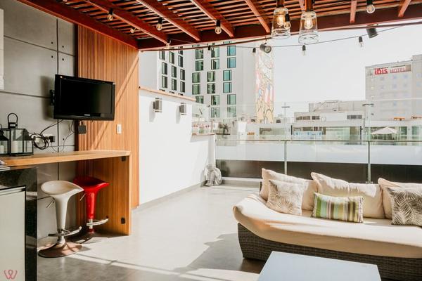 Elegant 3BR Balcony Oasis in Miraflores