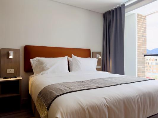 Opulent Loft w/ Balcony in Santa Bárbara