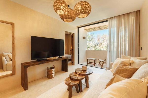 Boutique-Style 2BR with Pool & Jungle View