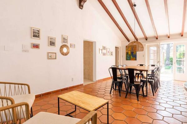 Large 4BR House w/ Private Garden in Mendoza