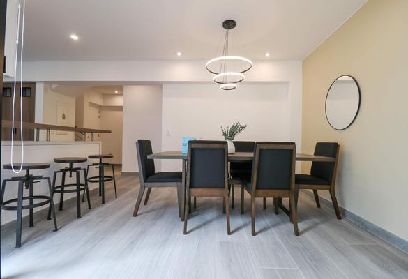 Grandiose Duplex w/ Modern Deco in Miraflores