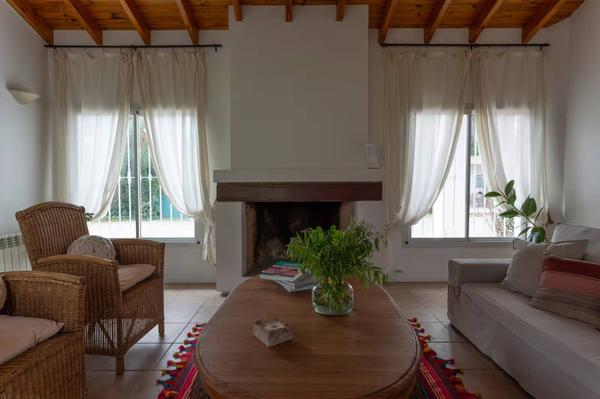 Bright 4BR Home  w/ Amazing  Pool in Mendoza