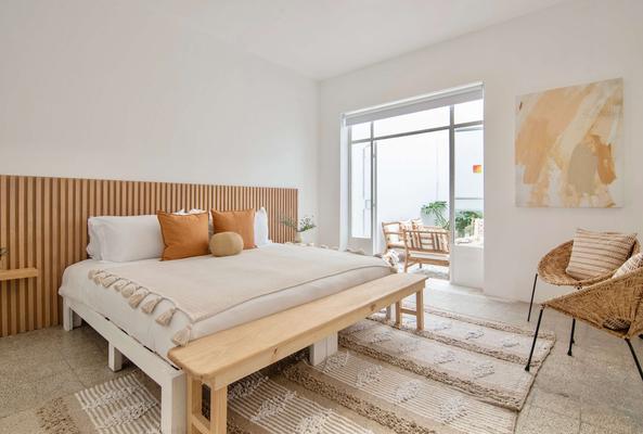 Alluring 6BR House with a Lovely Terrace