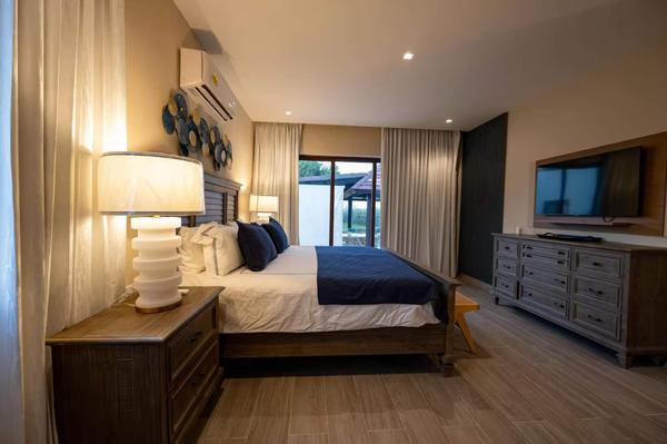 Amazing 3BR House w/ Pool & Garden Views