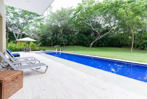 Classy 4BR Villa w/ Pool at Mesa de Yeguas