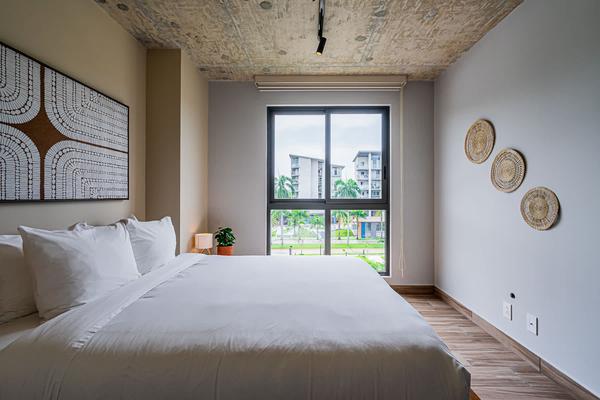 Modern 2BR w/ Great Deco in Centriqo