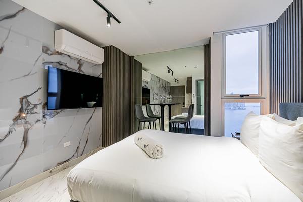 Dreamy Loft w/ Stunning Cinta Costera Views