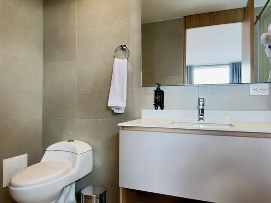 Modern 2BR w/ Balcony in Santa Barbara