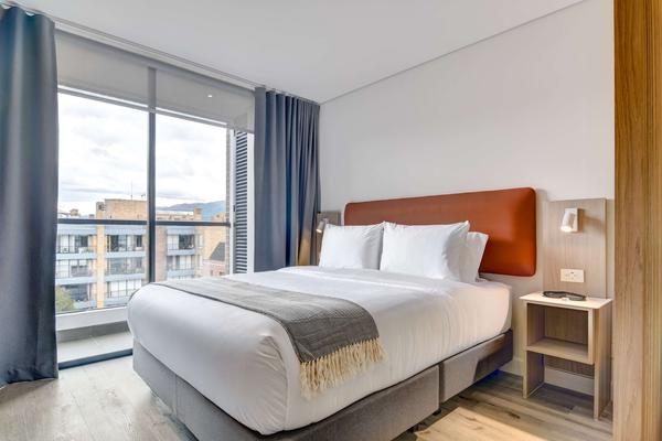 Colorful Loft w/ Balcony in Santa Bárbara