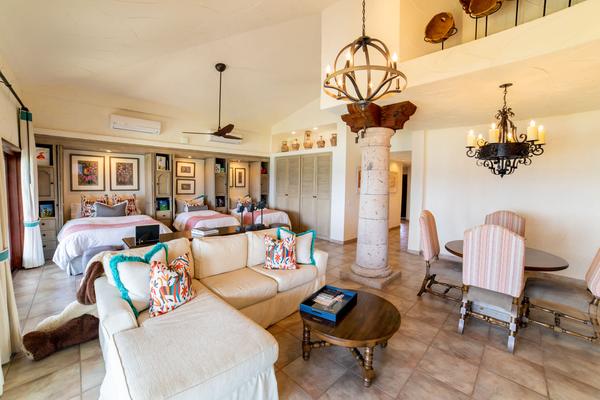 Exclusive 9BR Villa w/ Pool & Jacuzzi