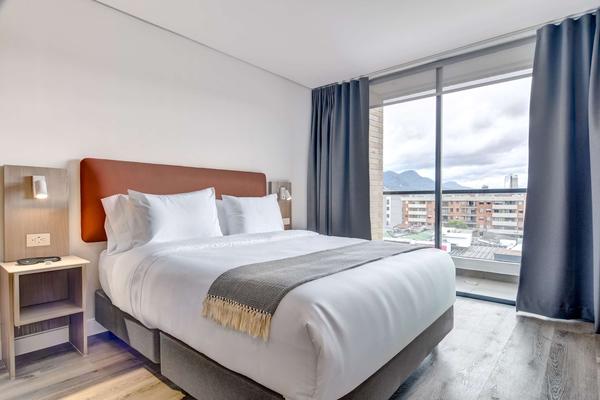 Chic Loft w/ Balcony in Santa Bárbara