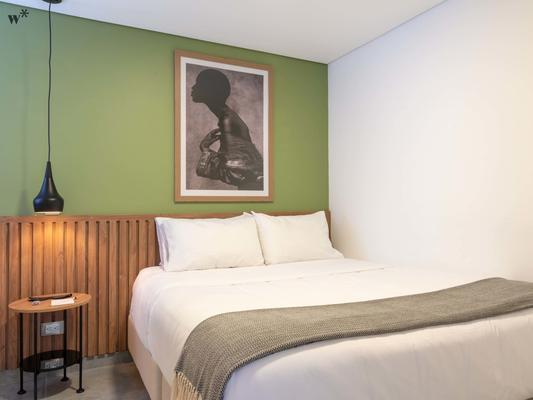 Bright 2BR Apt Laureles with AC