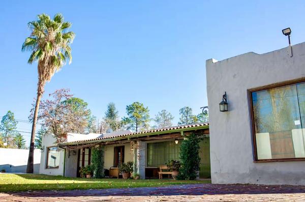 Spacious Home 3BR w/ Garden & Pool in Mendoza