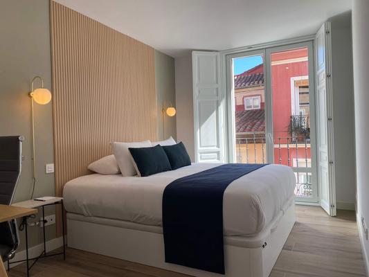 Stylish 2BR w/ Sunny Terrace in Chueca