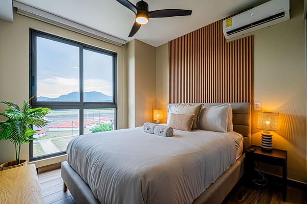 Regal 1BR w/ Great Deco in Centriqo