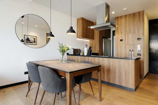 Deluxe 1BR with Elegant Balcony in Roma Nte