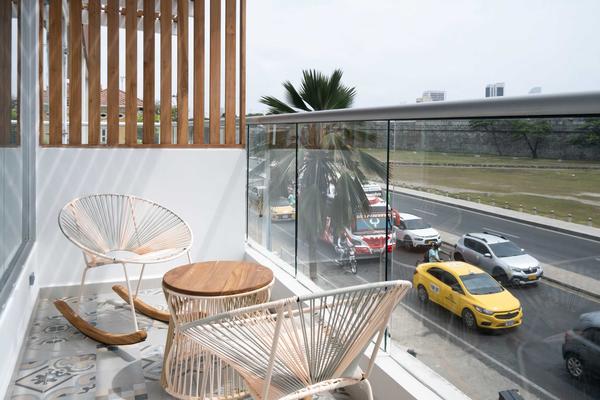 Bright 1BR w/ Ocean View near Walled City