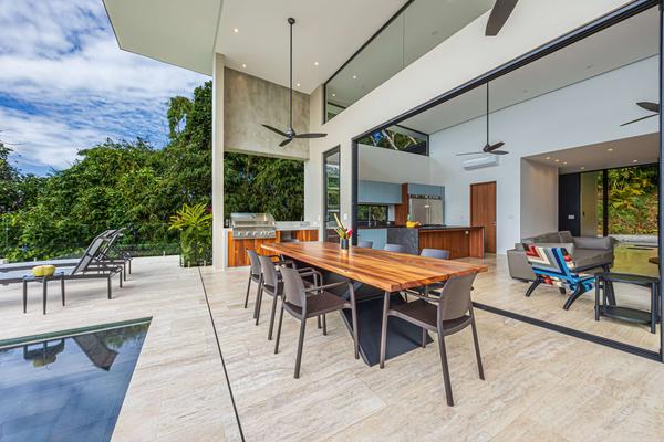 Elegant 4BR Villa w/ Ocean Views & Whale’s Tail Vista