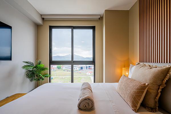 Stunning 2BR w/ Great Deco in Centriqo