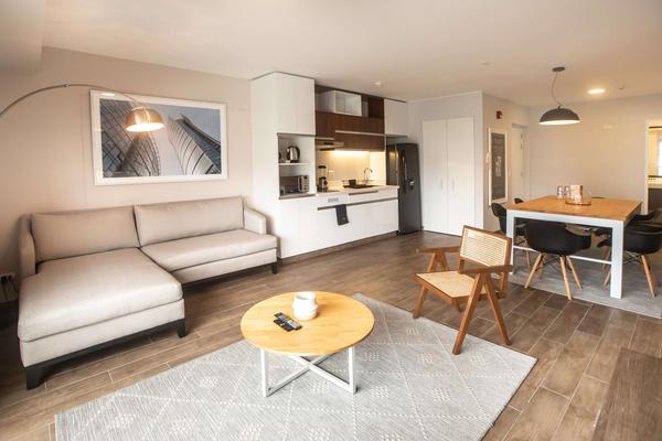 High Ceiling and Classy 2BR in Miraflores