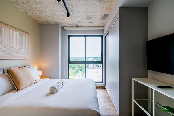 Stylish 2BR Apartment in Vibrant Centriqo