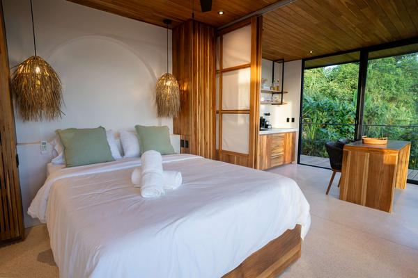 Stylish 1BR Stunning Balcony Views