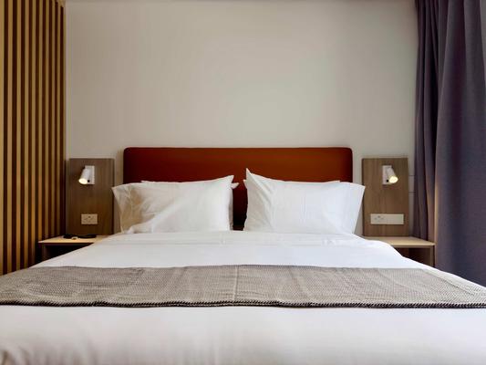 Opulent Loft w/ Balcony in Santa Bárbara