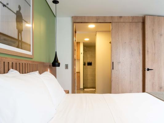 Bright 2BR Apt Laureles with AC