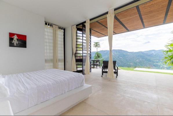 Majestic 4BR Villa w/ Pool at Mesa de Yeguas