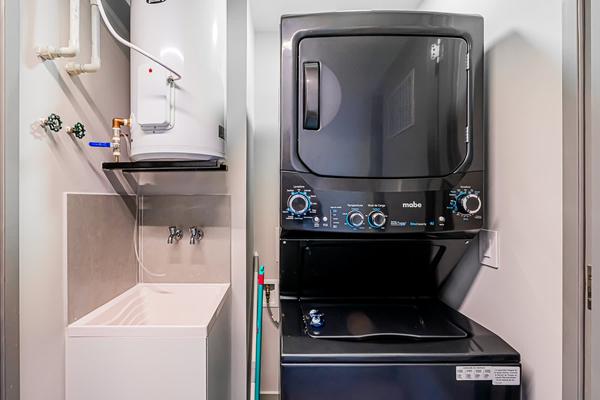 Regal 1BR w/ Great Deco in Centriqo