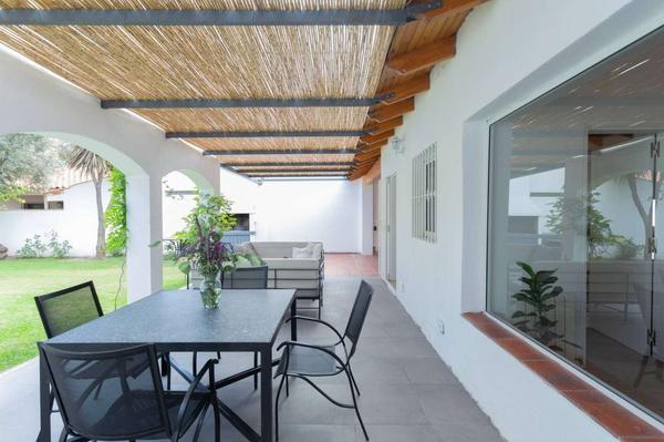 Bright 4BR Home  w/ Amazing  Pool in Mendoza