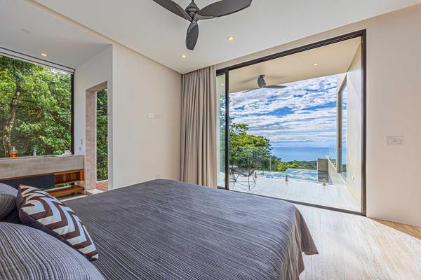 Elegant 4BR Villa w/ Ocean Views & Whale’s Tail Vista